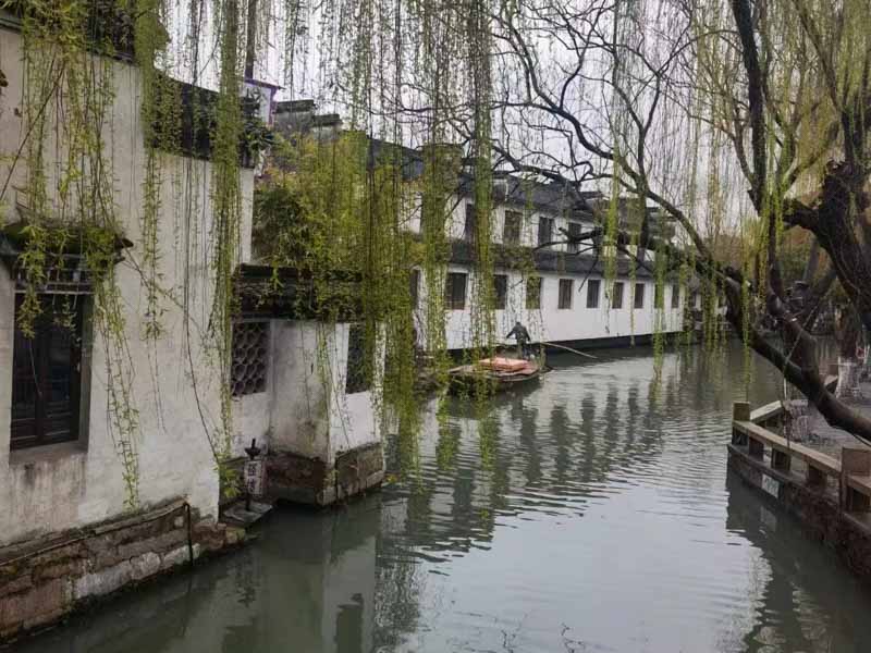 深圳律師咨詢網(wǎng)來講講房地產(chǎn)轉(zhuǎn)讓是否構(gòu)成倒賣土地使用權(quán)罪