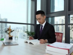 深圳勞動律師分析雇主致雇員摔傷如何擔責？